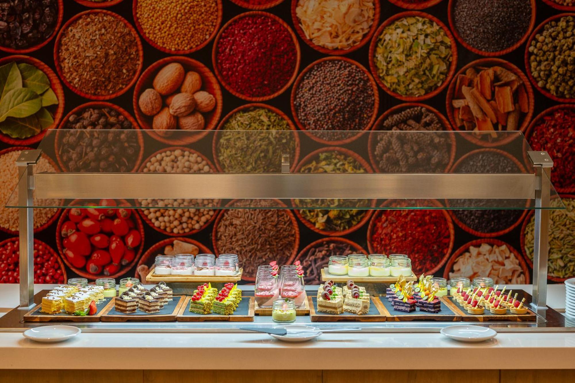 Four Points By Sheraton Bansko Bagian luar foto